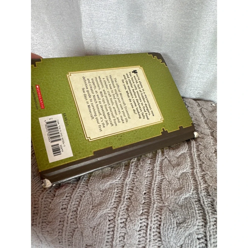 Minecraft Essential Handbook Combat Handbook and The Lost Journals Book Set‎